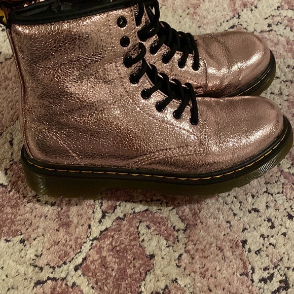Girls Dr. Martens - Picture 2 of 3